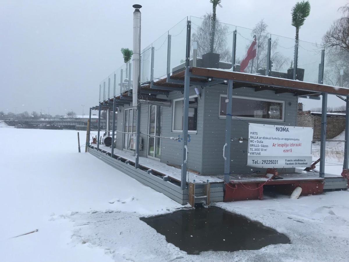Houseboat On The Water Hotel Liepaja Bagian luar foto