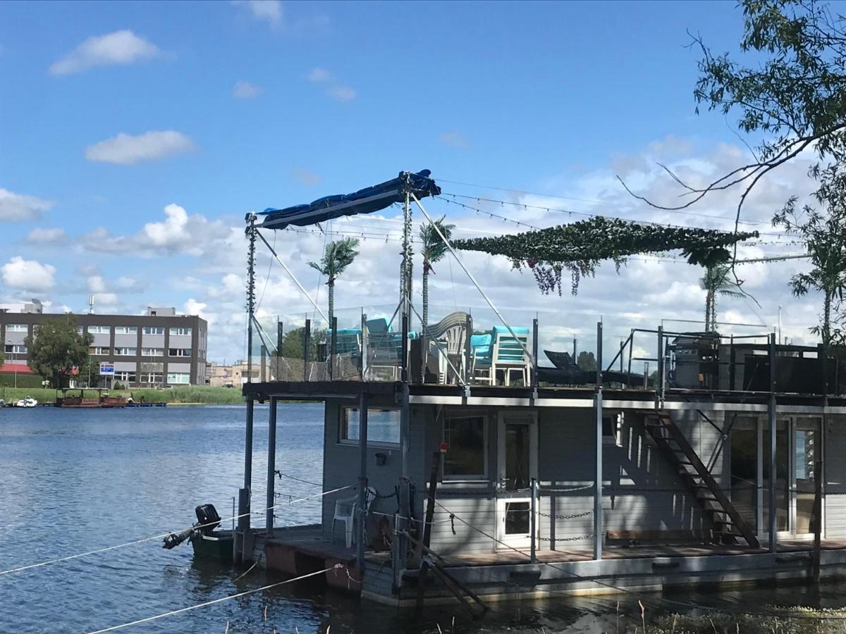 Houseboat On The Water Hotel Liepaja Bagian luar foto