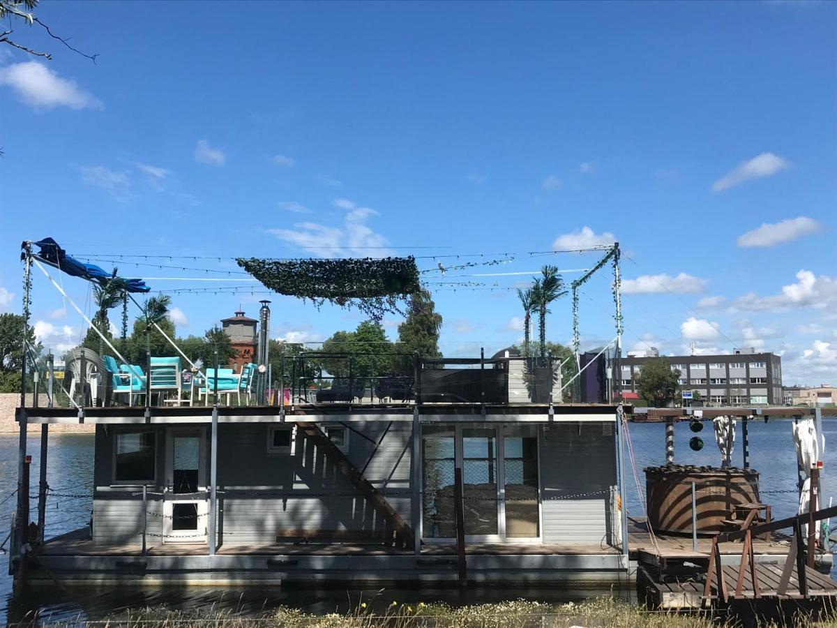 Houseboat On The Water Hotel Liepaja Bagian luar foto