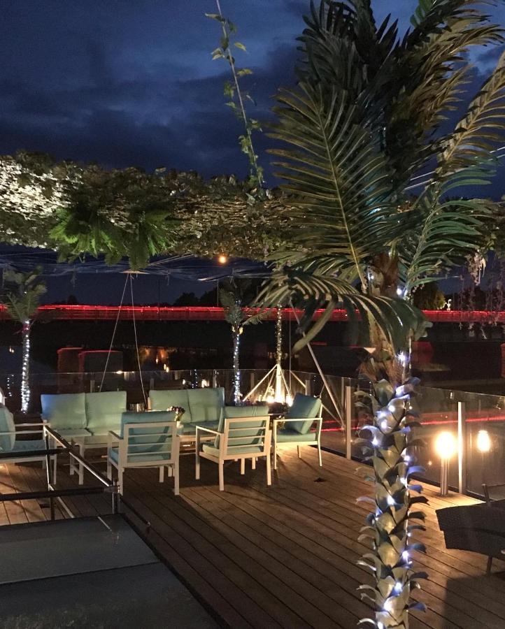 Houseboat On The Water Hotel Liepaja Bagian luar foto