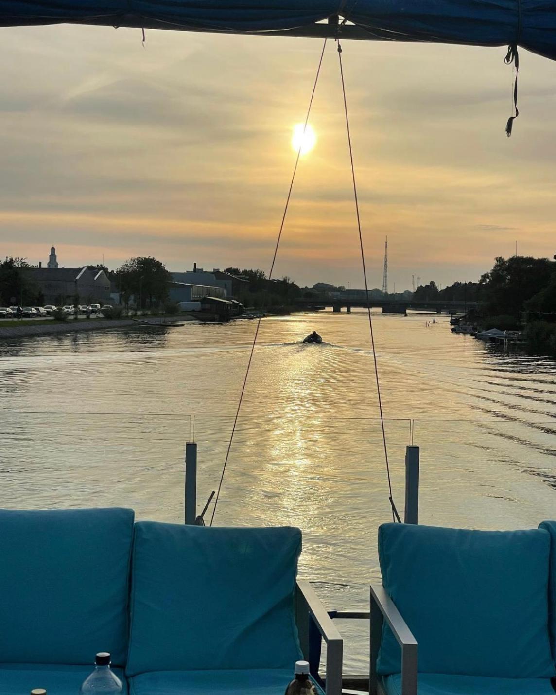Houseboat On The Water Hotel Liepaja Bagian luar foto