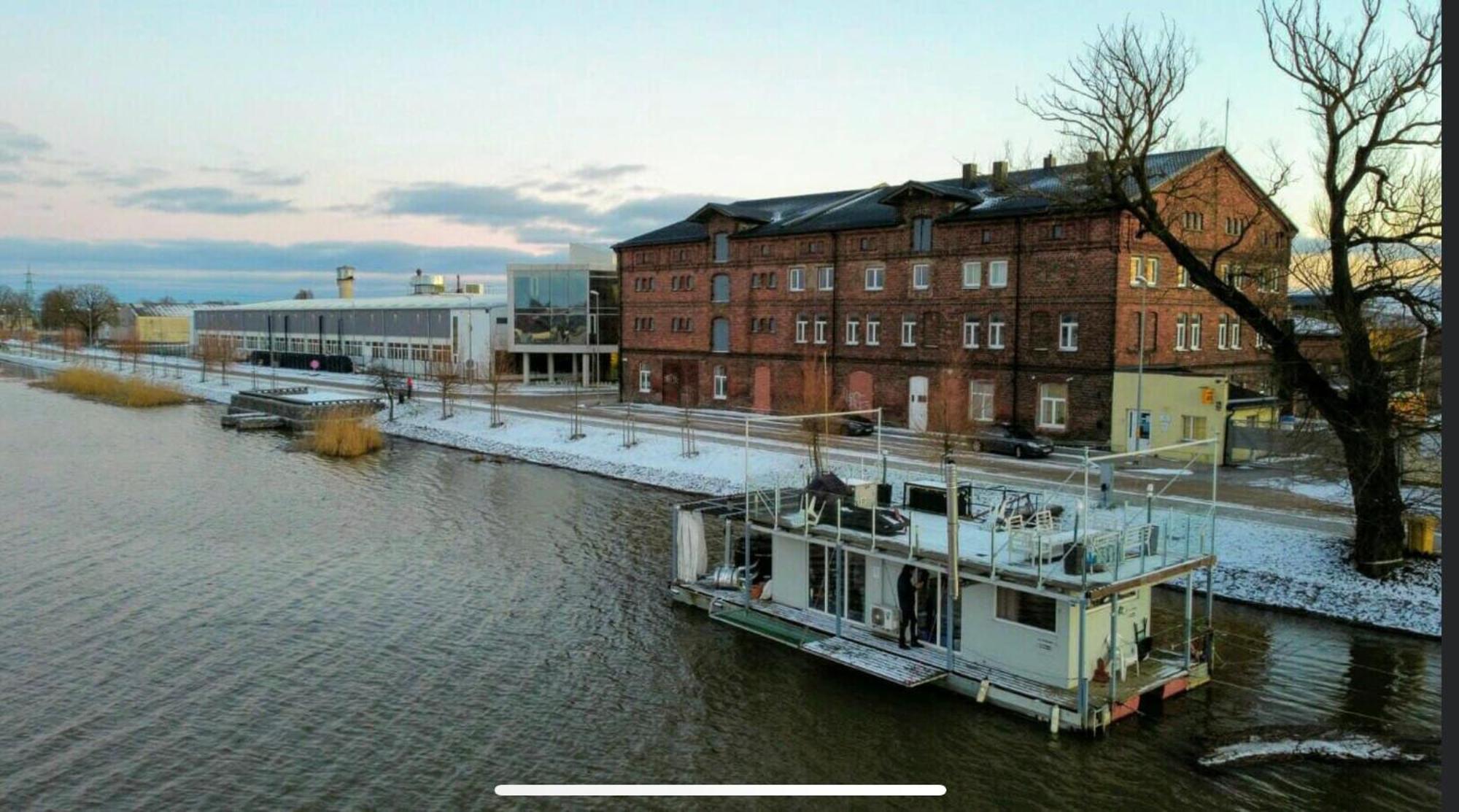 Houseboat On The Water Hotel Liepaja Bagian luar foto