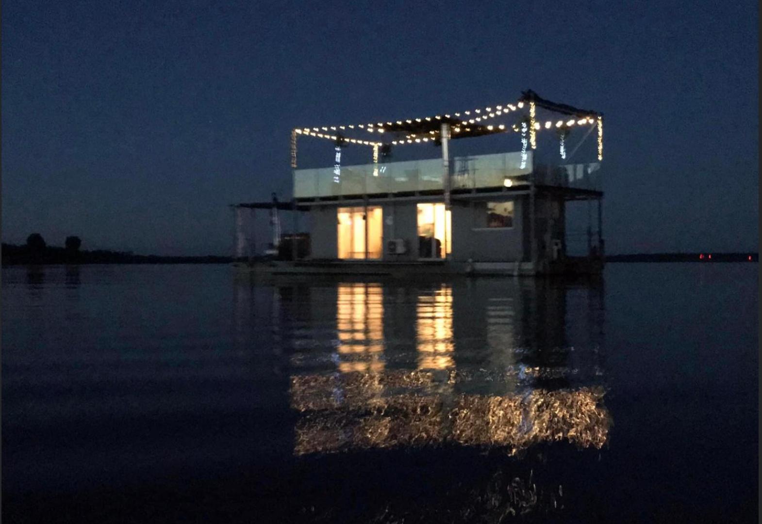 Houseboat On The Water Hotel Liepaja Bagian luar foto