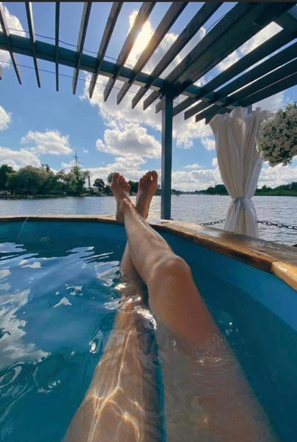 Houseboat On The Water Hotel Liepaja Bagian luar foto
