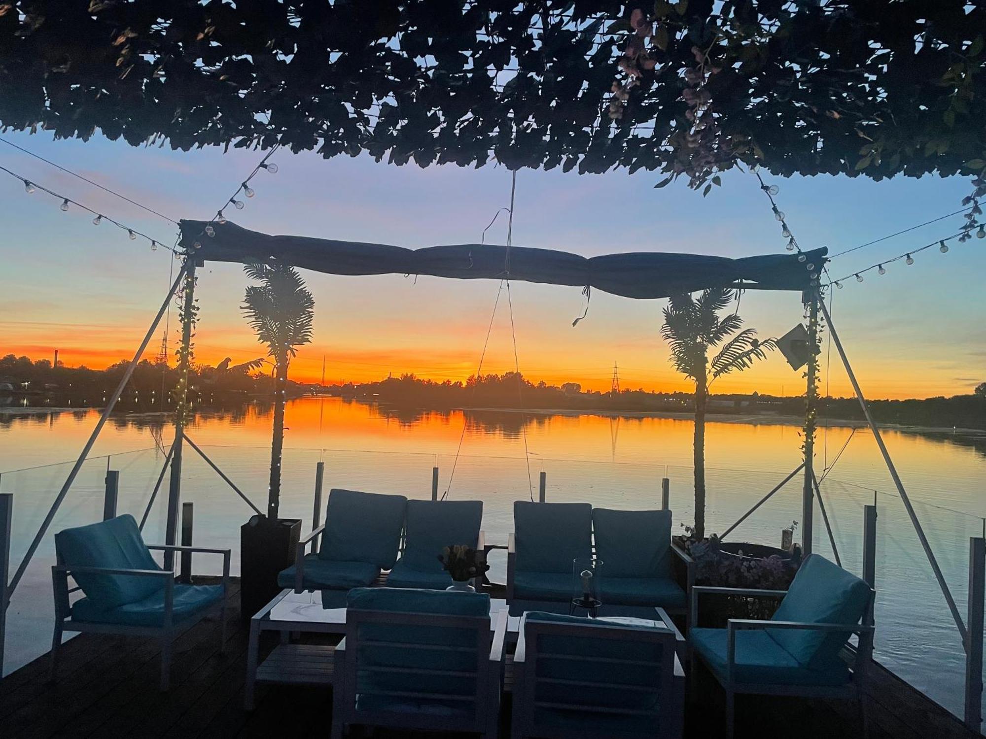 Houseboat On The Water Hotel Liepaja Bagian luar foto