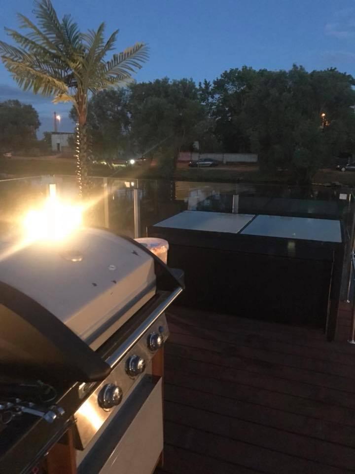 Houseboat On The Water Hotel Liepaja Bagian luar foto