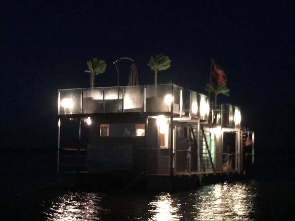 Houseboat On The Water Hotel Liepaja Bagian luar foto
