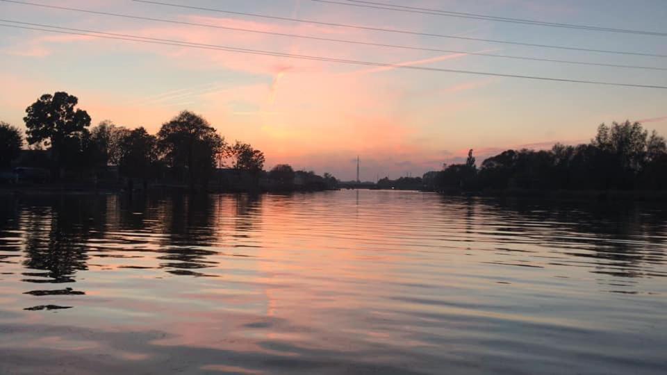 Houseboat On The Water Hotel Liepaja Bagian luar foto