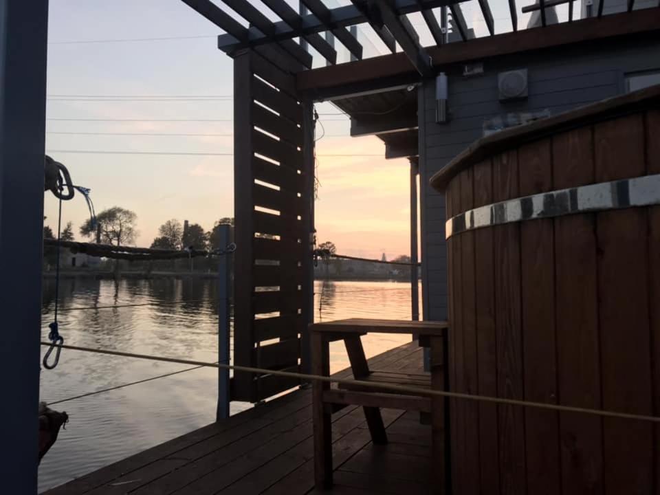 Houseboat On The Water Hotel Liepaja Bagian luar foto