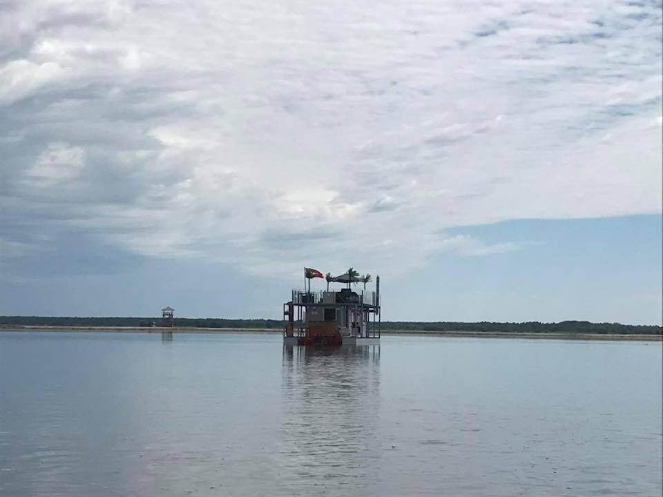 Houseboat On The Water Hotel Liepaja Bagian luar foto